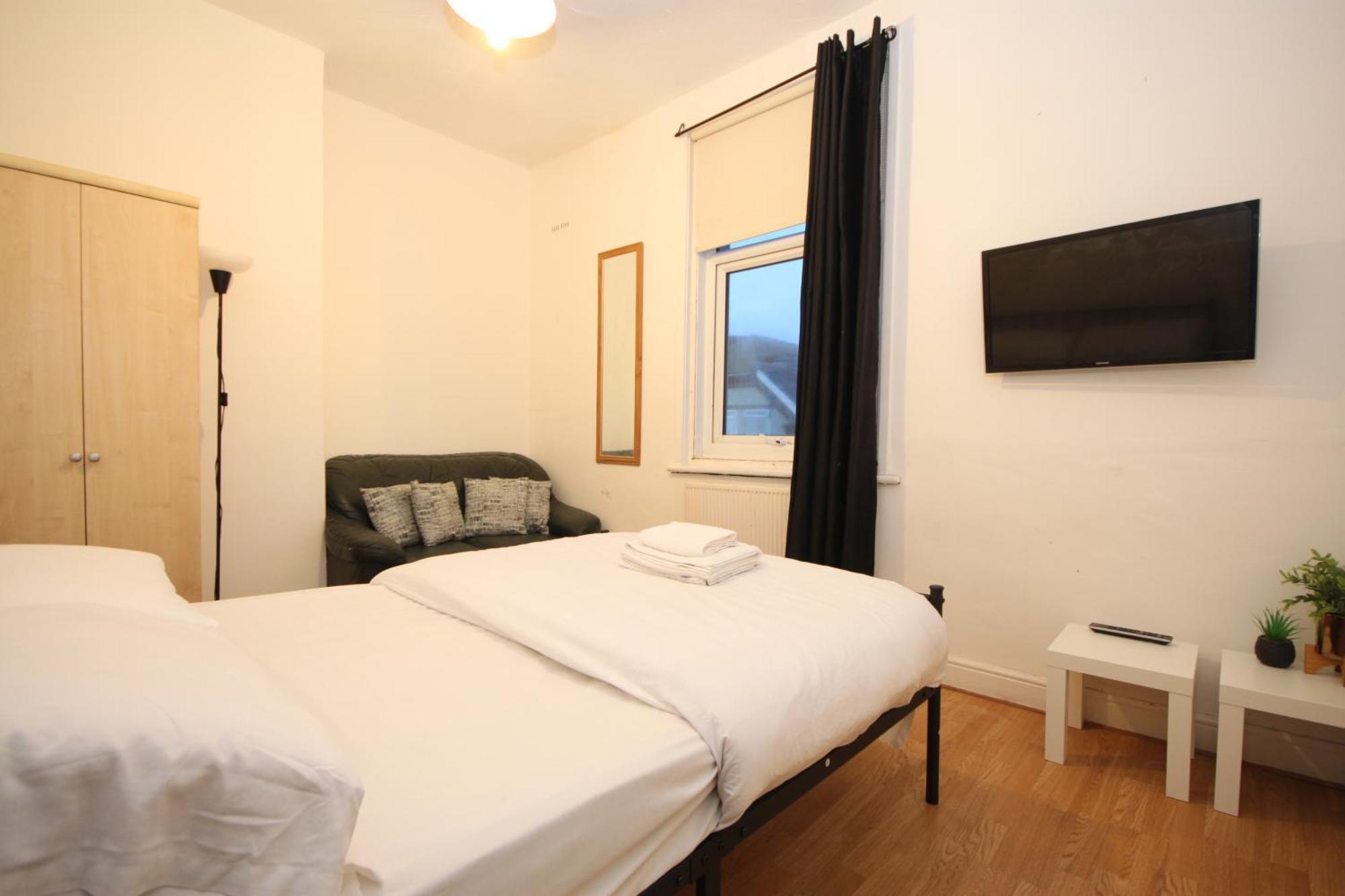 Barton Seaview, Self Catering Studio Apartments, Promenade & Central Beach Location, Families, Couples Or 23 Years Plus Only, Free Parking Блекпул Екстер'єр фото