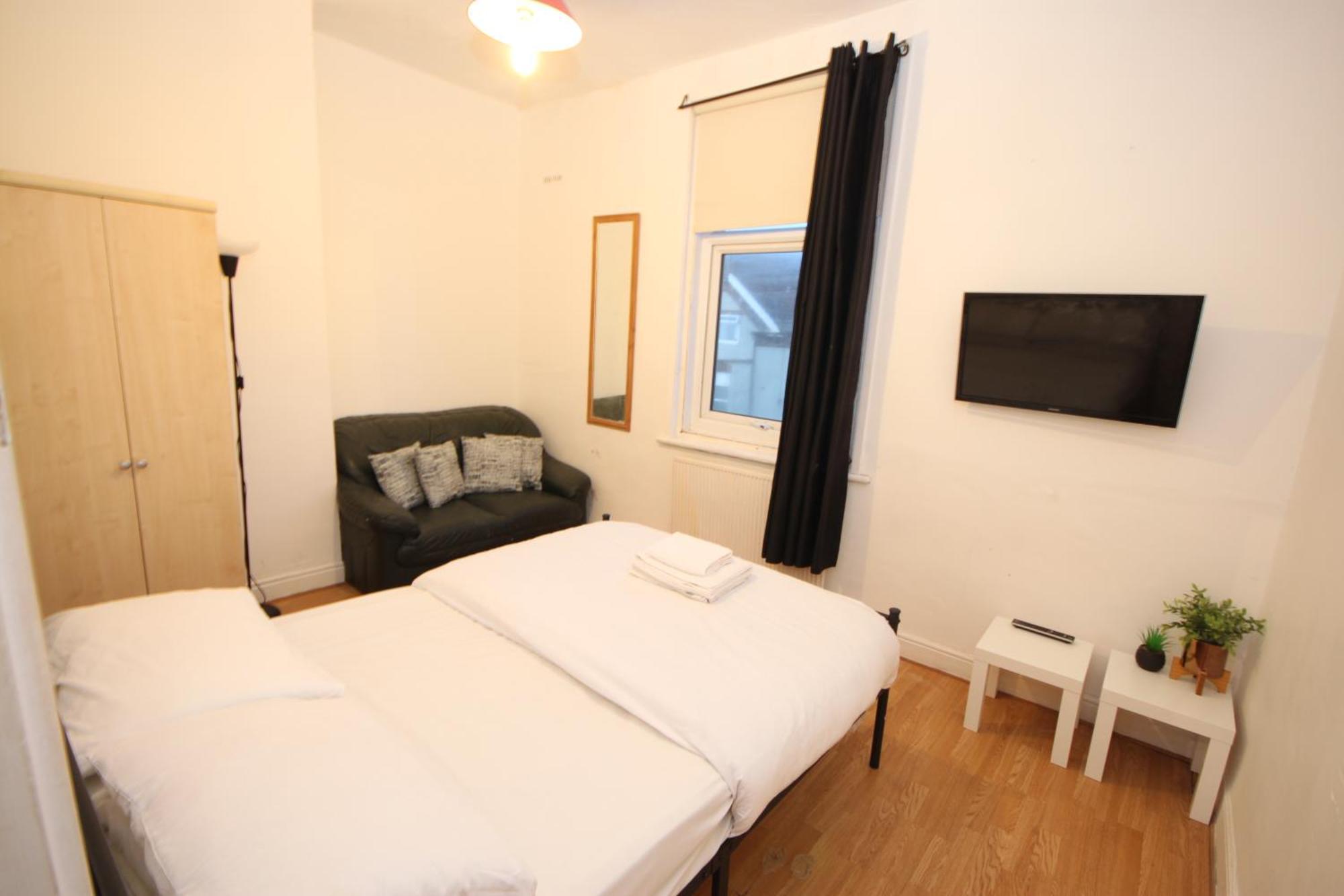 Barton Seaview, Self Catering Studio Apartments, Promenade & Central Beach Location, Families, Couples Or 23 Years Plus Only, Free Parking Блекпул Екстер'єр фото