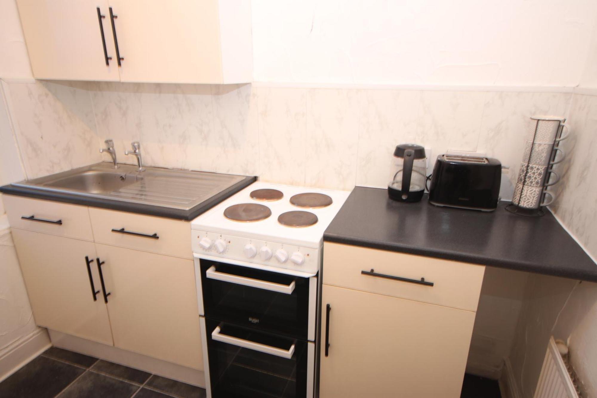 Barton Seaview, Self Catering Studio Apartments, Promenade & Central Beach Location, Families, Couples Or 23 Years Plus Only, Free Parking Блекпул Екстер'єр фото