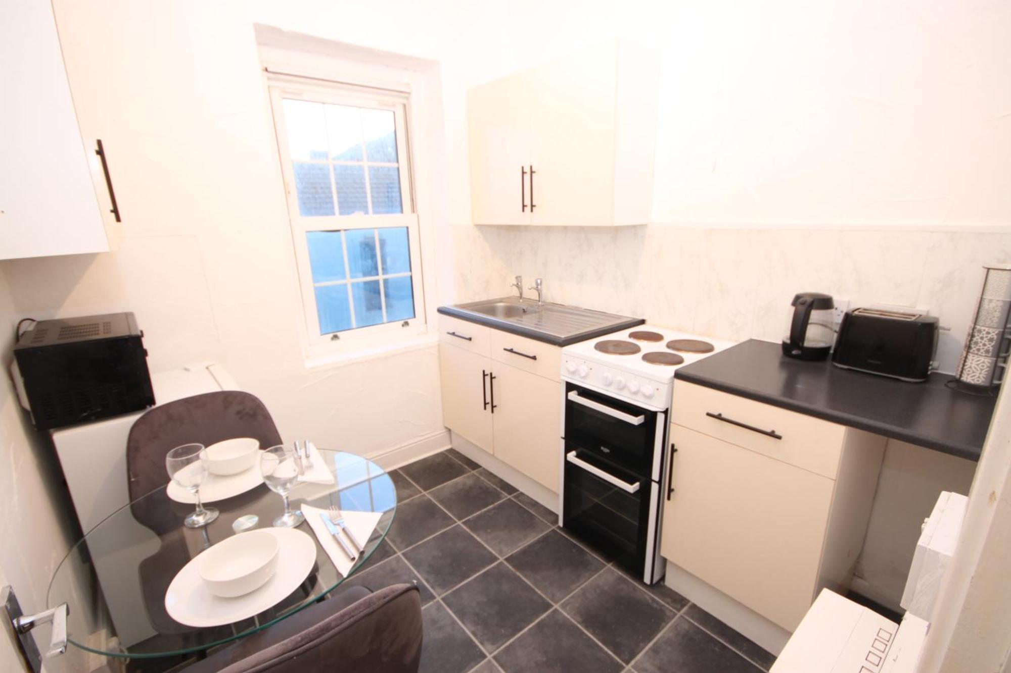 Barton Seaview, Self Catering Studio Apartments, Promenade & Central Beach Location, Families, Couples Or 23 Years Plus Only, Free Parking Блекпул Екстер'єр фото