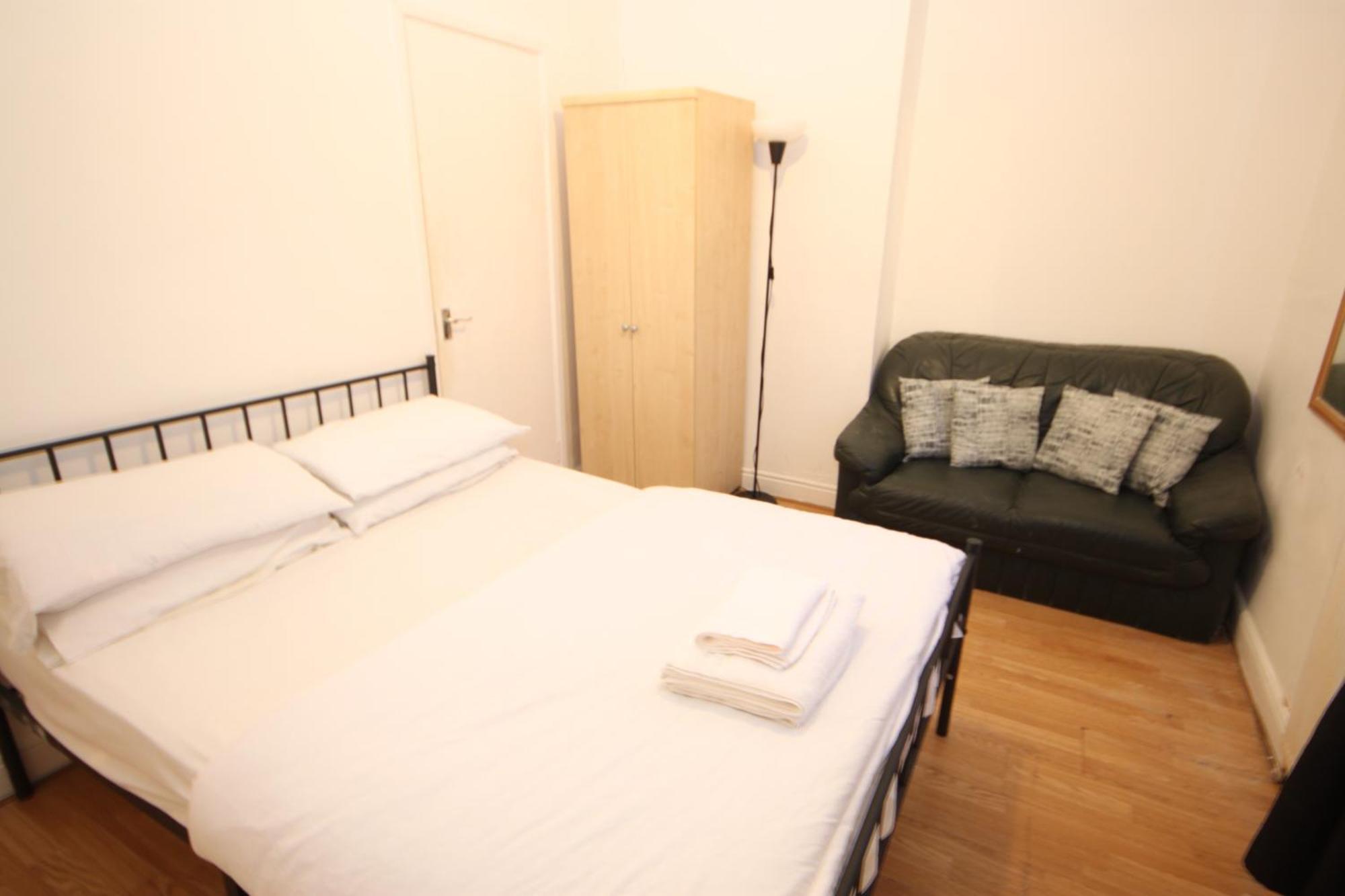 Barton Seaview, Self Catering Studio Apartments, Promenade & Central Beach Location, Families, Couples Or 23 Years Plus Only, Free Parking Блекпул Екстер'єр фото