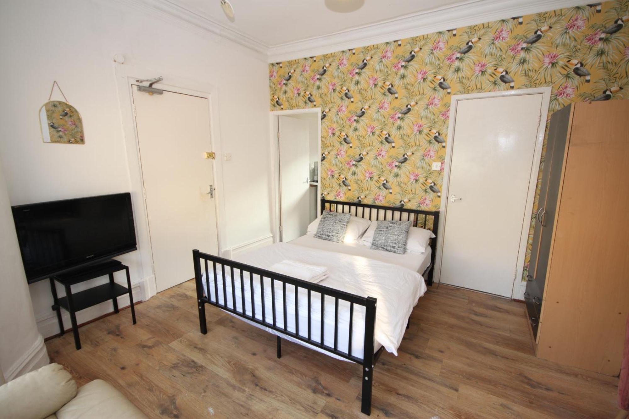 Barton Seaview, Self Catering Studio Apartments, Promenade & Central Beach Location, Families, Couples Or 23 Years Plus Only, Free Parking Блекпул Екстер'єр фото