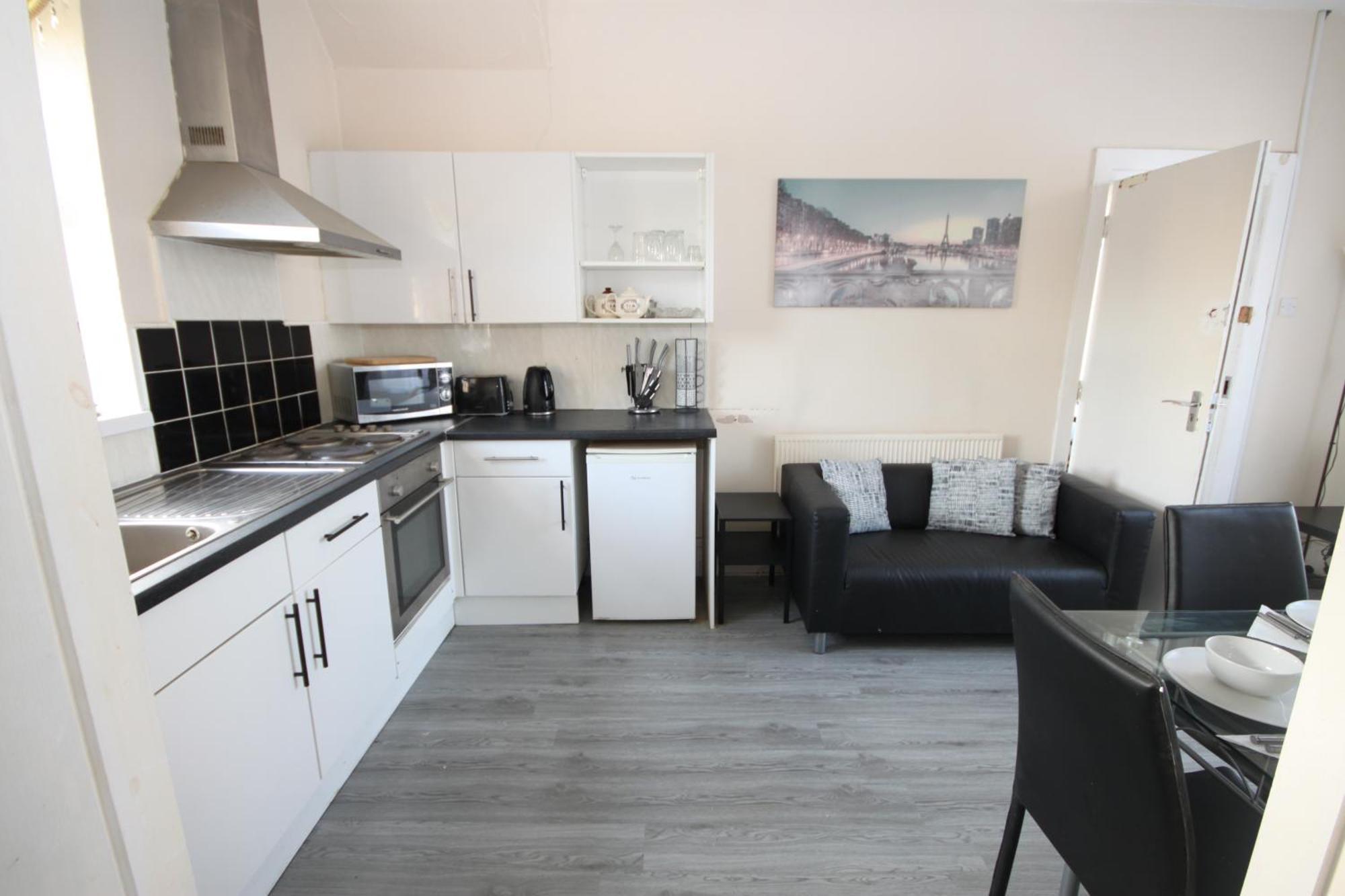Barton Seaview, Self Catering Studio Apartments, Promenade & Central Beach Location, Families, Couples Or 23 Years Plus Only, Free Parking Блекпул Екстер'єр фото