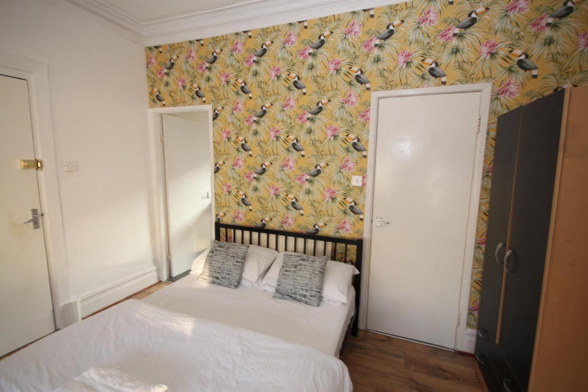 Barton Seaview, Self Catering Studio Apartments, Promenade & Central Beach Location, Families, Couples Or 23 Years Plus Only, Free Parking Блекпул Екстер'єр фото