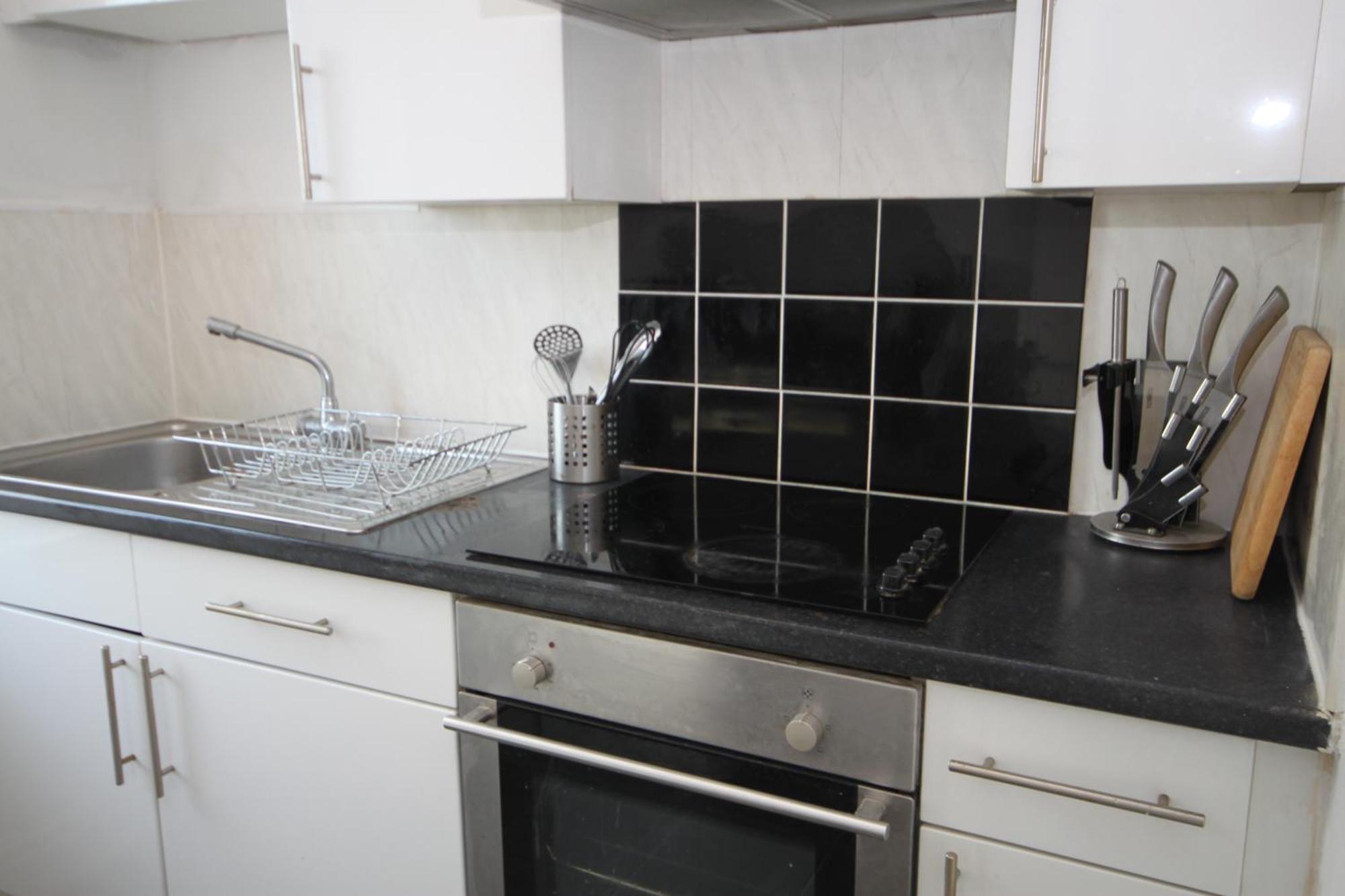 Barton Seaview, Self Catering Studio Apartments, Promenade & Central Beach Location, Families, Couples Or 23 Years Plus Only, Free Parking Блекпул Екстер'єр фото