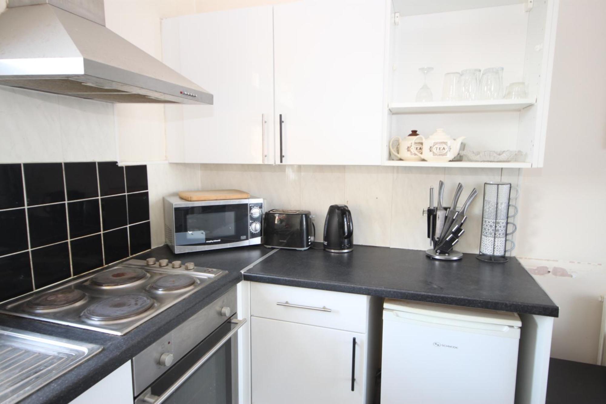 Barton Seaview, Self Catering Studio Apartments, Promenade & Central Beach Location, Families, Couples Or 23 Years Plus Only, Free Parking Блекпул Екстер'єр фото